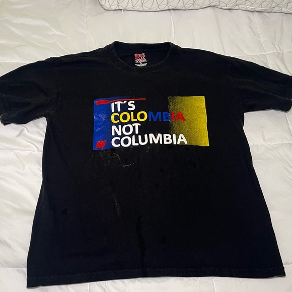 black t-shirt with "It's Colombia not Columbia" design - Picture 1 of 7